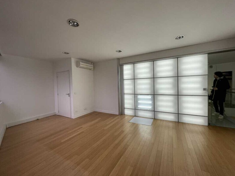Office in Gentilly to rent - Interior Photo - Image 3 of 17