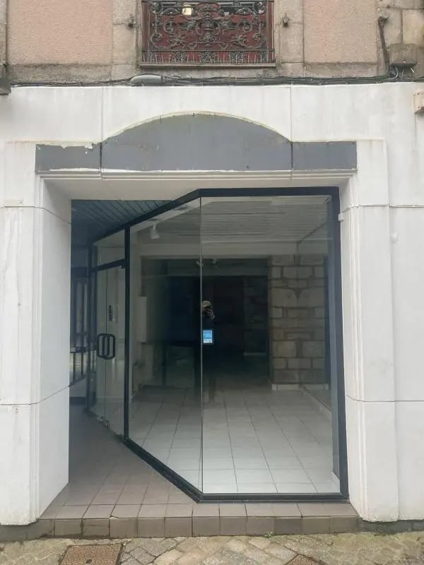 Location Commerce 85 m² - Photo 1