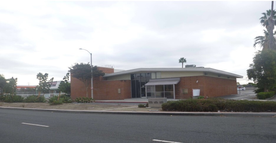 10010 Paramount Blvd, Downey, CA for sale - Primary Photo - Image 1 of 1