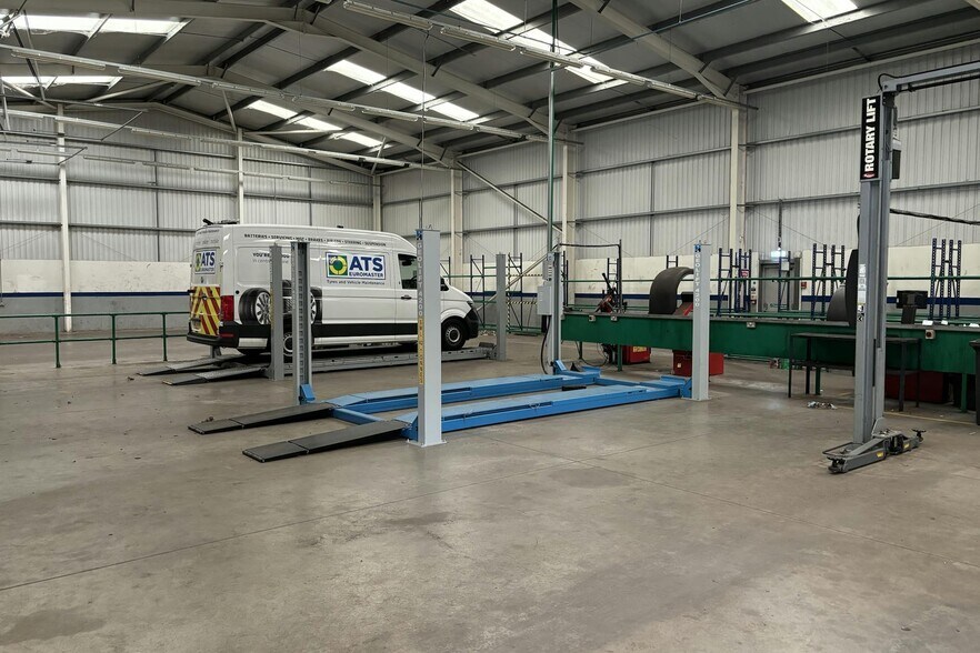 Main Ave, Pontypridd to rent - Interior Photo - Image 2 of 3