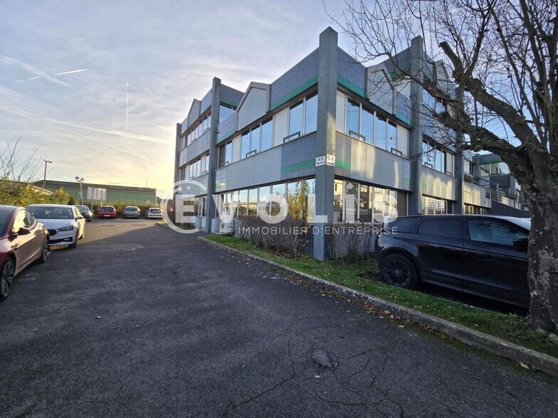 Office in Massy to rent - Building Photo - Image 1 of 9
