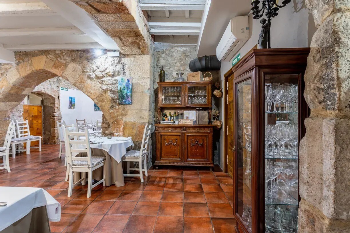Tarragona, TAR 43003 - Unit 2 -  - Interior Photo - Image 2 of 14