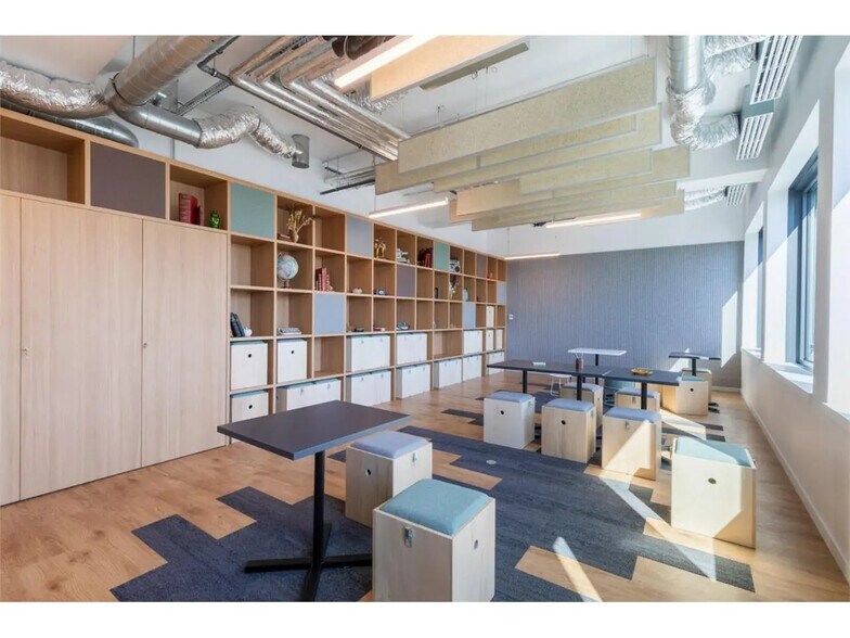 1 Boulevard Blaise Pascal, Nanterre to rent - Building Photo - Image 2 of 13