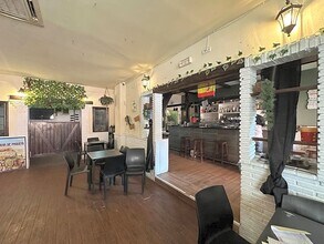 Retail in Navalcarnero, Madrid to rent Interior Photo- Image 2 of 7