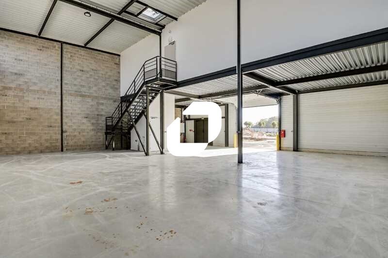 Light Industrial in Marcoussis to rent - Interior Photo - Image 2 of 12