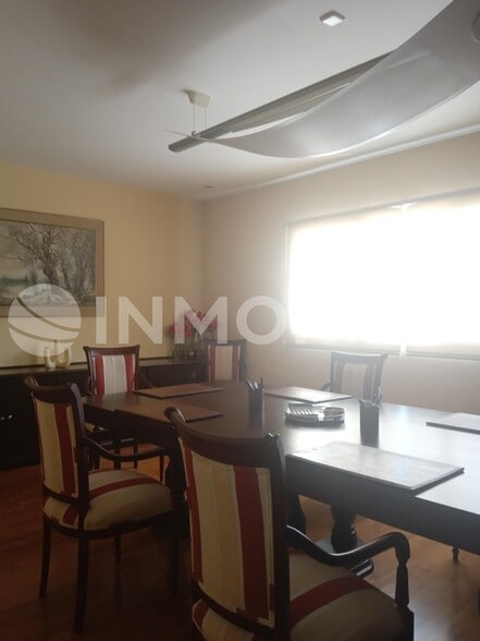 Office in Madrid, Madrid to rent - Interior Photo - Image 2 of 3