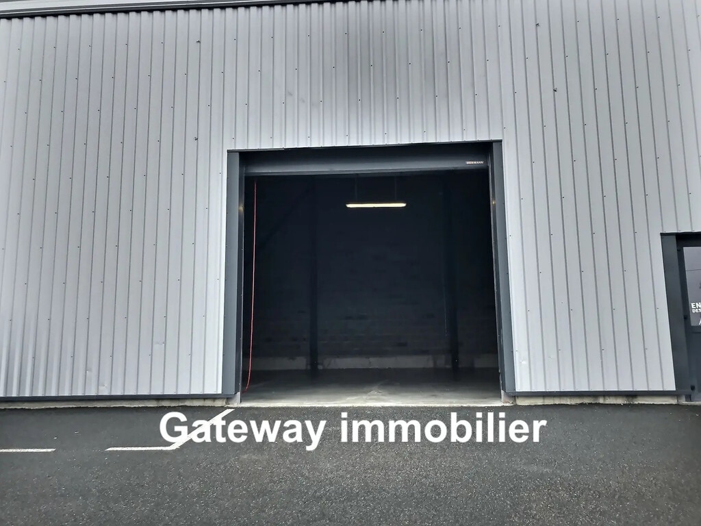 Location Entrepôt 210 m² - Photo 1