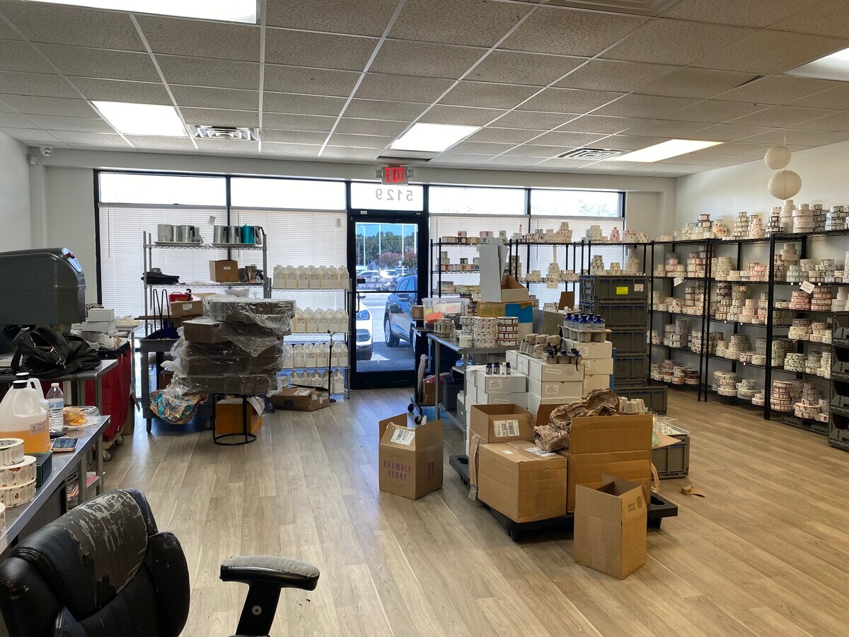 51095137 Raeford Rd, Fayetteville 28304 Elmwood Center UK