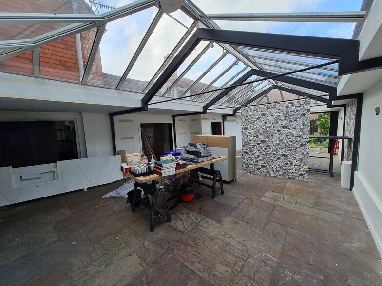 Knockhundred Row, Midhurst to rent - Interior Photo - Image 2 of 4