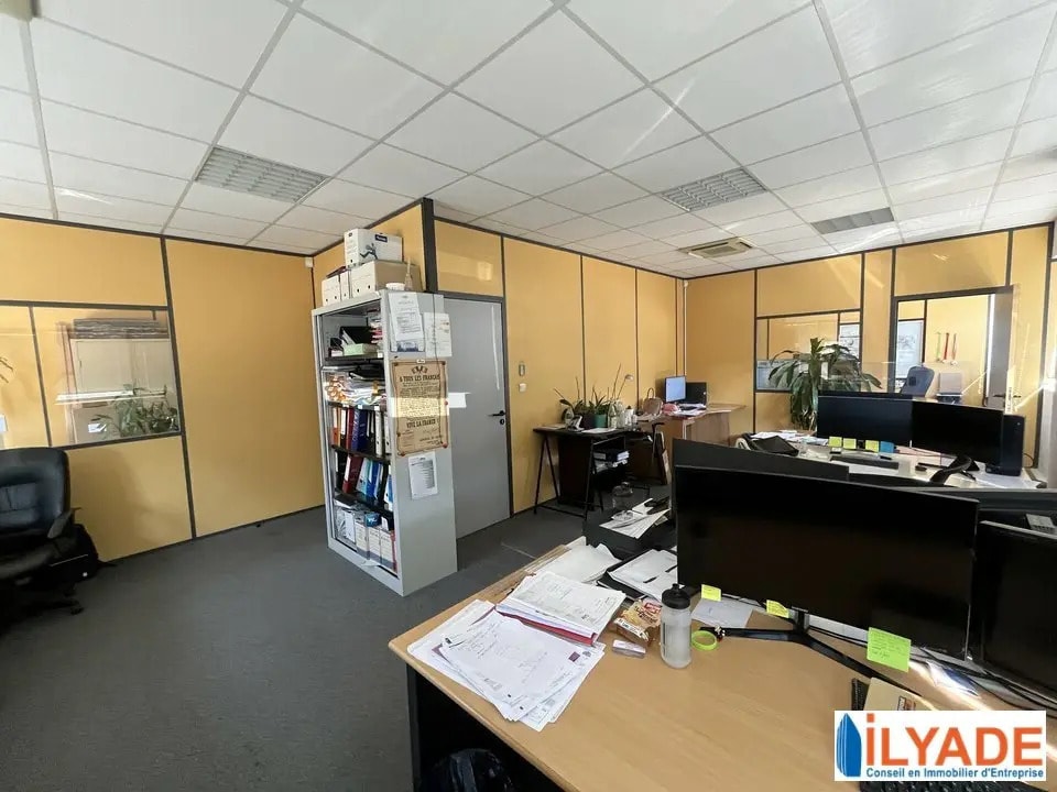 Location Bureaux 170 m² - Photo 1