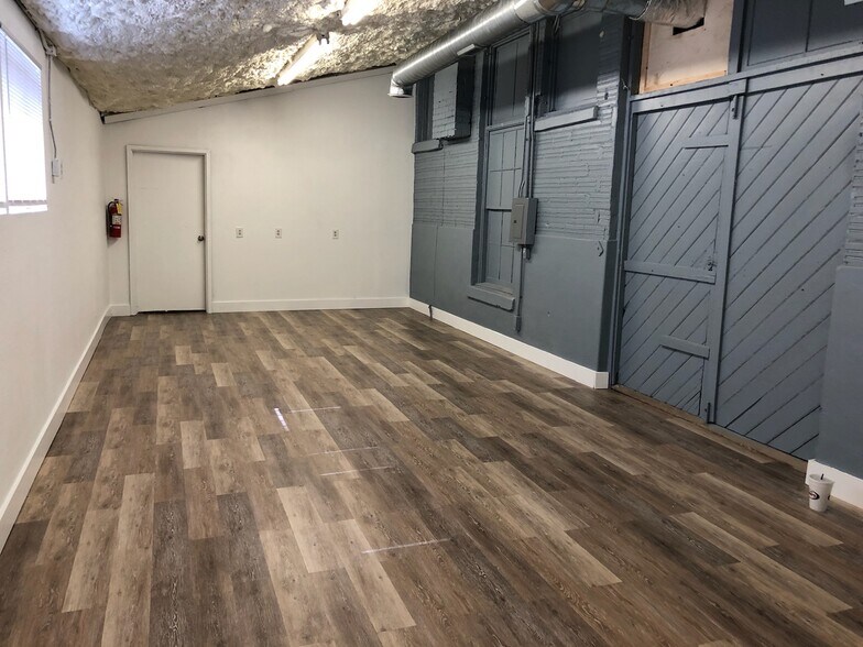 1420 N Austin St, Seguin, TX for sale - Interior Photo - Image 1 of 1