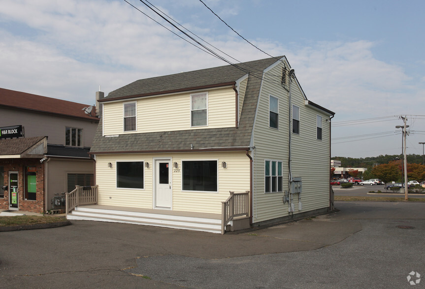 225 E Main St, Clinton, CT for sale - Primary Photo - Image 1 of 1