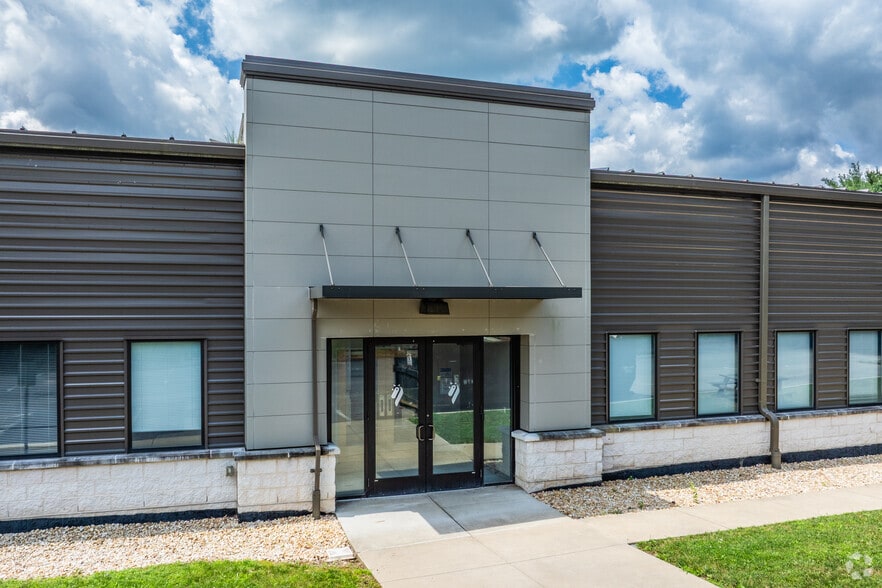 200 Business Center Dr, Pittsburgh, PA to rent - Building Photo - Image 3 of 8