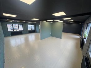 53-57 Manse Rd, Newtownabbey to rent Interior Photo- Image 2 of 4