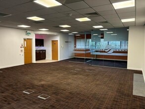 5-8 Vermont Pl, Milton Keynes to rent Interior Photo- Image 2 of 6