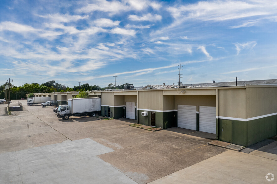 1499 N Post Oak Rd, Houston, TX for rent - Building Photo - Image 1 of 9