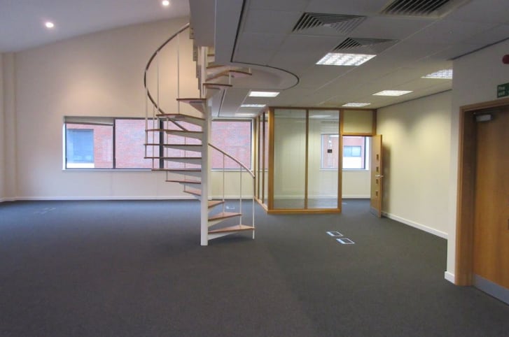 1 Brooklands Rd, Weybridge, SRY KT13 0TJ - Unit 12 - - Interior Photo - Image 2 of 2
