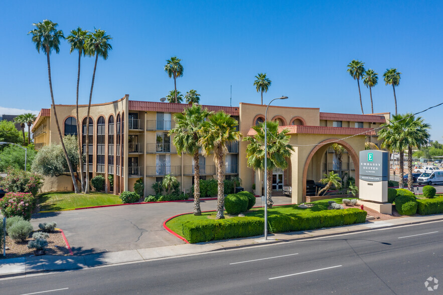 2333 East Thomas Rd, Phoenix, AZ for sale - Primary Photo - Image 2 of 3