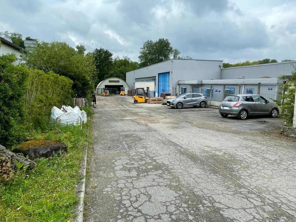 Vente Local d'activités 1 850 m² - Photo 1