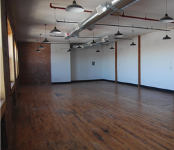 456 Johnson Ave, Brooklyn, NY for rent Interior Photo- Image 1 of 3