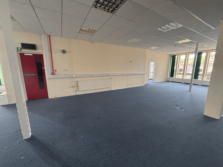 30 Foregate, Kilmarnock to rent - Building Photo - Image 2 of 6