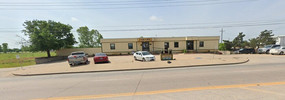 201 SE Lee Blvd, Lawton, OK for sale - Building Photo - Image 1 of 9