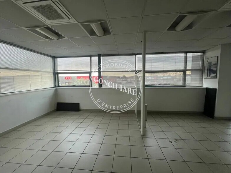 Office in Portet-sur-Garonne to rent - Building Photo - Image 3 of 4