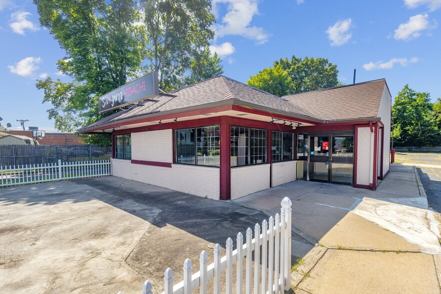 33 Route 10, Plainville, CT for sale - Building Photo - Image 1 of 1