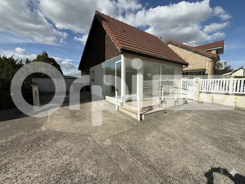 Retail in Villebon-sur-Yvette to rent Building Photo- Image 1 of 5