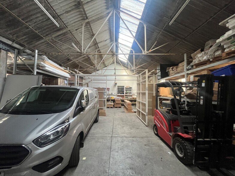 Market Rd, Richmond for sale - Interior Photo - Image 3 of 4