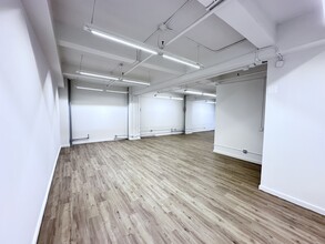 325 W 38th St, New York, NY for rent Interior Photo- Image 1 of 4