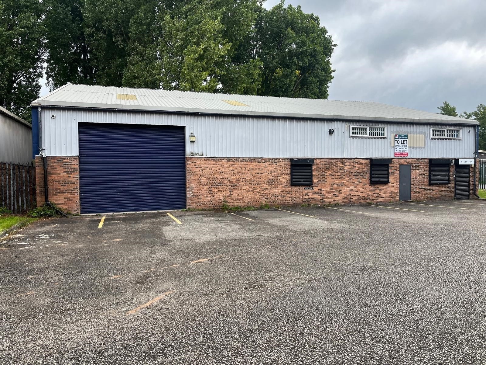 Conway St, Stockport to rent Building Photo- Image 1 of 2