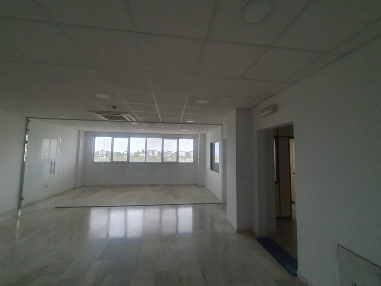 Office in SEVILLA, Sevilla to rent - Building Photo - Image 3 of 12