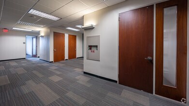 9990 Richmond Ave, Houston, TX to rent Interior Photo- Image 2 of 17