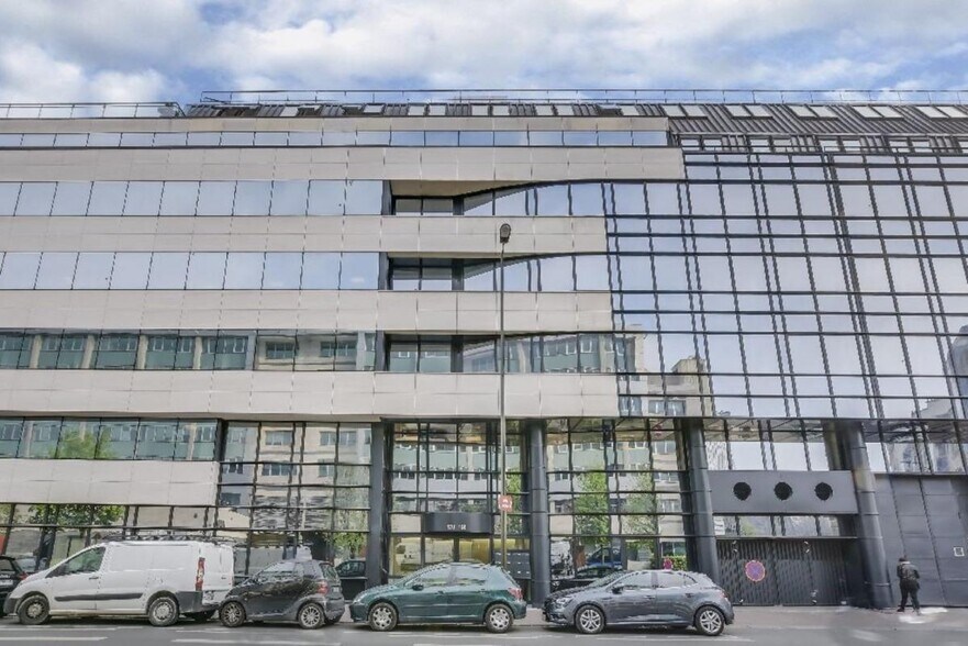 Office in Levallois-Perret to rent - Building Photo - Image 2 of 7