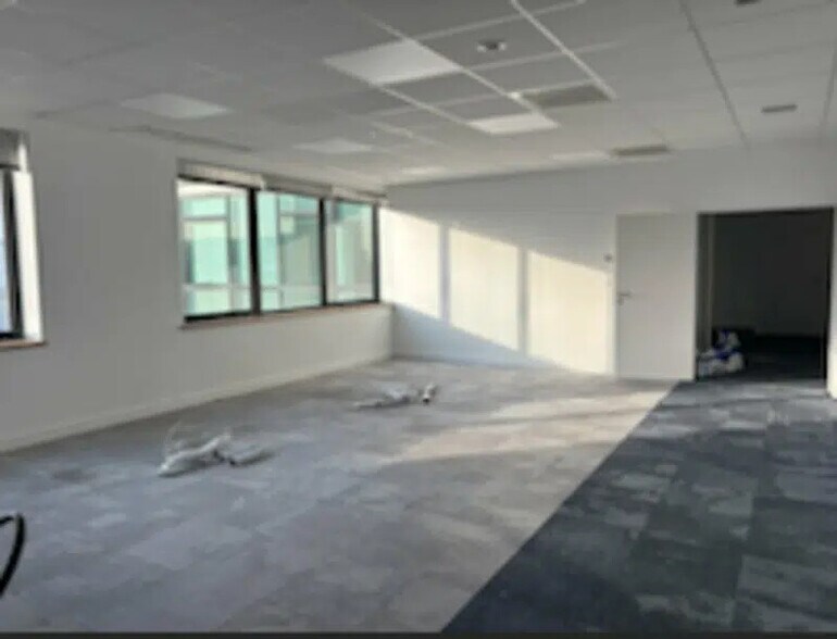 Office in Lyon to rent - Interior Photo - Image 2 of 10