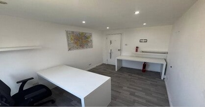 78 High St, Caterham to rent Interior Photo- Image 2 of 4
