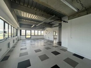 Office in Pantin to rent Interior Photo- Image 1 of 1
