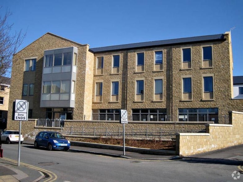 Mowbray Sq, Harrogate to rent - Building Photo - Image 2 of 4