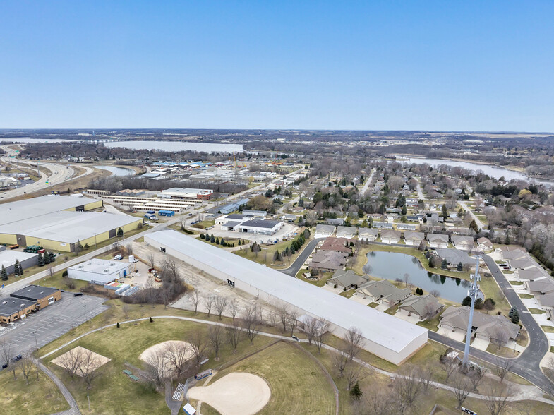 960 Valley Rd, Menasha, WI for rent - Building Photo - Image 1 of 6