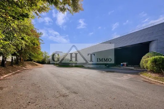 Industrial in Tremblay-en-France to rent - Building Photo - Image 2 of 10