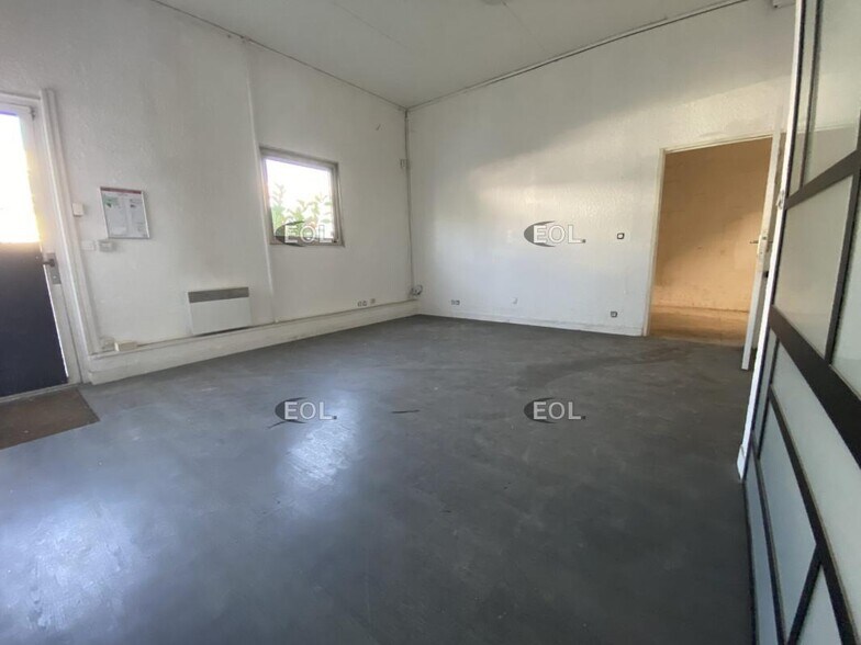 Light Industrial in Chilly-Mazarin to rent - Interior Photo - Image 3 of 4