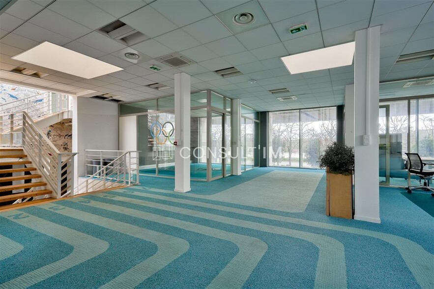 Office in Saint-Cloud to rent - Interior Photo - Image 1 of 8