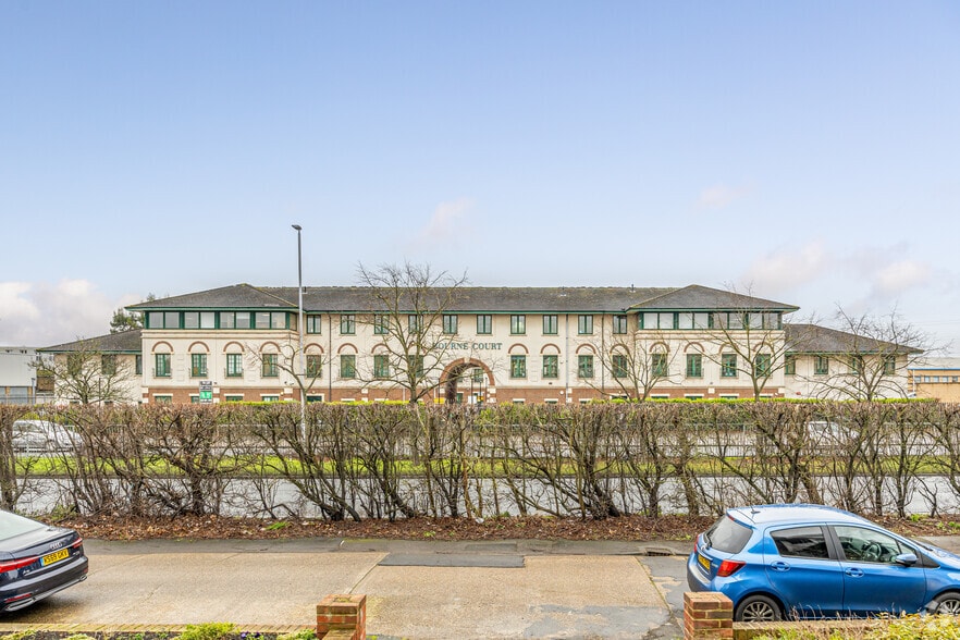 15 Southend Rd, Woodford Green to rent - Primary Photo - Image 1 of 2