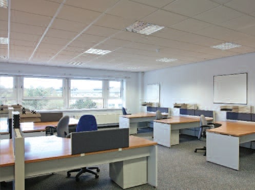 2 Old Ively Rd, Farnborough to rent - Interior Photo - Image 2 of 5