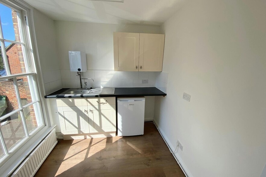 Market Sq, Westerham to rent - Interior Photo - Image 3 of 3