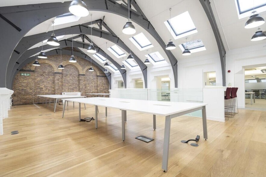 109A Regents Park Rd, London to rent - Building Photo - Image 2 of 6