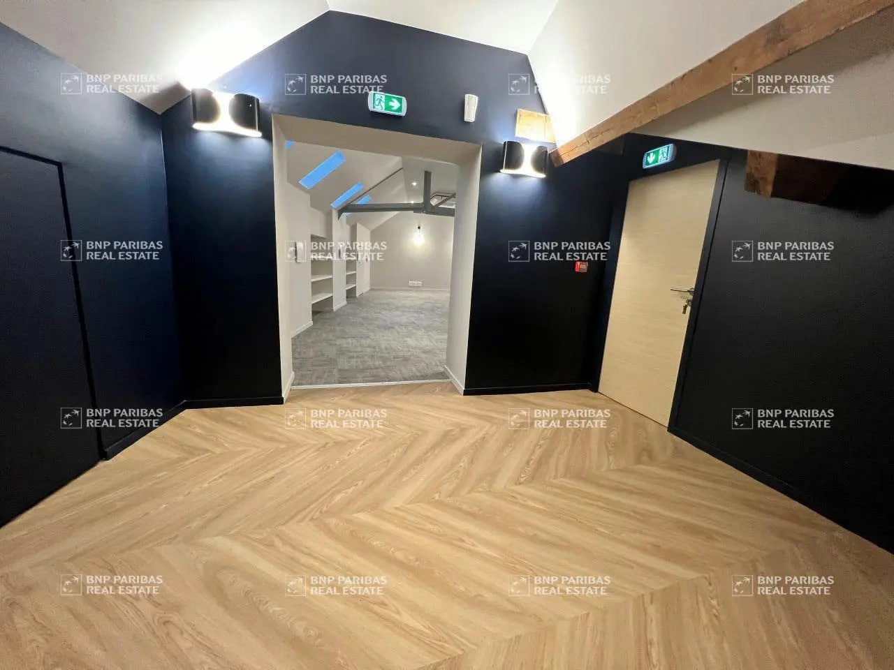 Office in Lyon to rent Interior Photo- Image 1 of 10