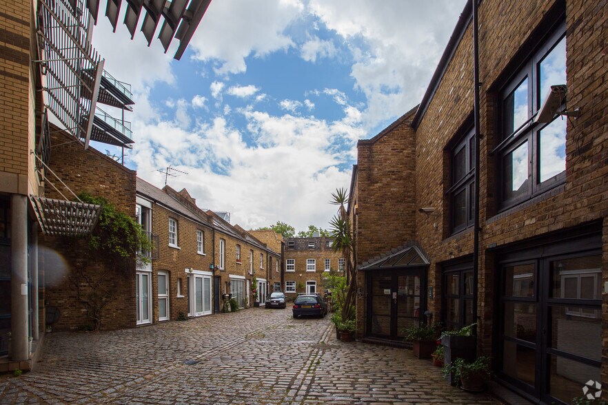 37 Westminster Bridge Rd, London to rent - Building Photo - Image 2 of 4