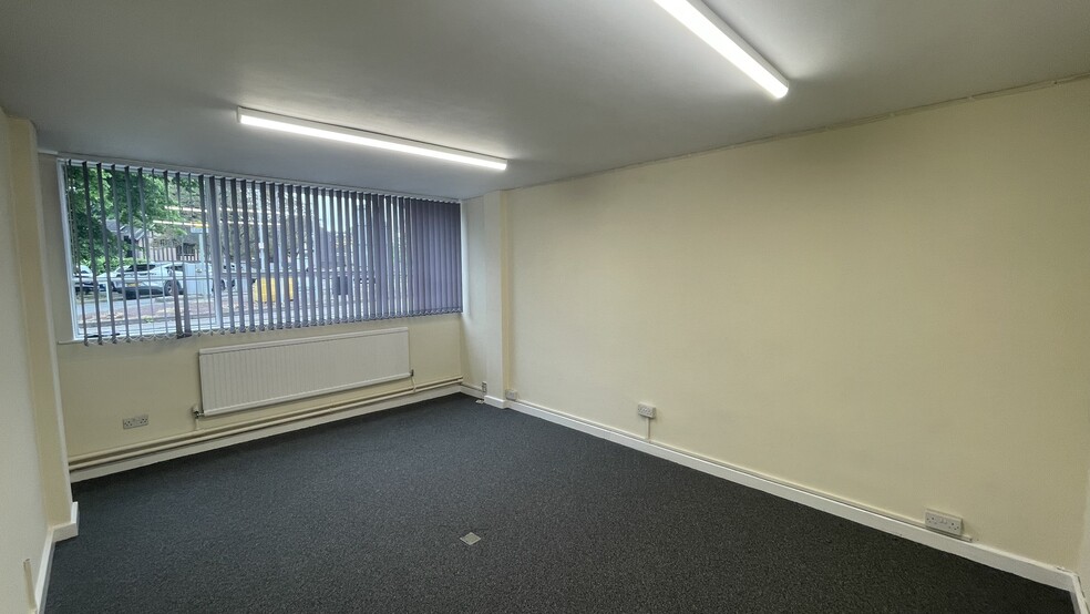 Manor House Dr, Coventry for rent - Building Photo - Image 2 of 10